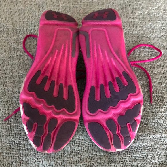 UA running shoes - Picture 4 of 5